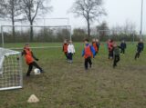 Voetbalpieten bezoeken training S.K.N.W.K. JO9-1 en JO7-1 op zaterdag 4 december 2021 (3/75)